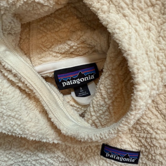 Cream Patagonia hooded sweater - Picture 3 of 3